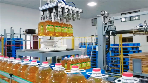 機器人碼垛+自動放隔板(食用油裸桶碼垛)