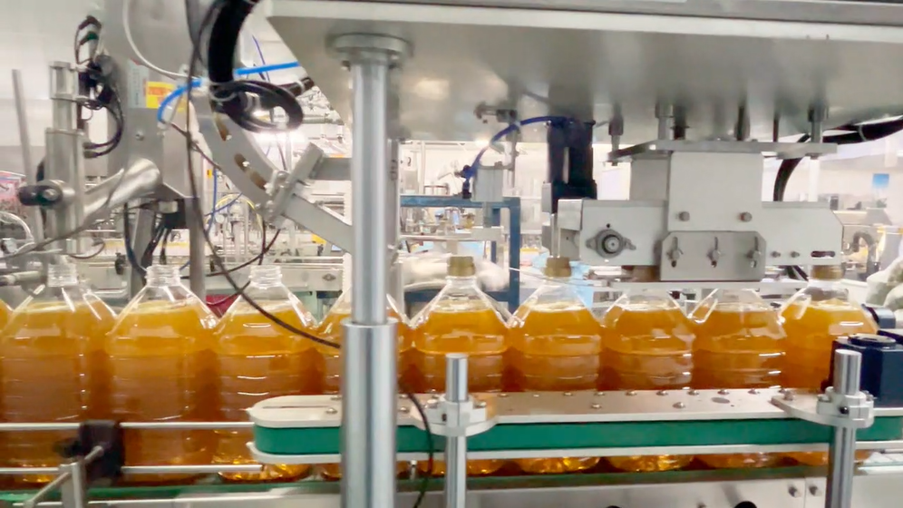 （新）16頭上稱(chēng)重式灌裝機(jī)視頻